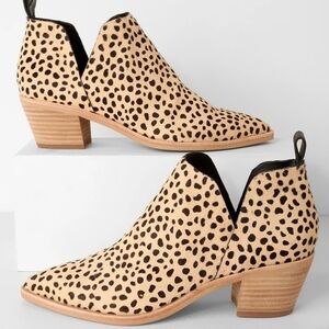 DOLCE VITA  Sonni Leopard Calf Hair Ankle Booties. Size 8.5 Like New